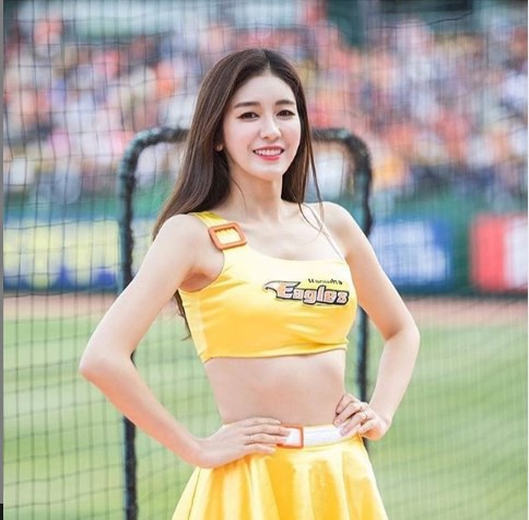 ban-loan-vi-ve-goi-cam-cua-cheerleader-Kim-Yeon-Jeong (9)